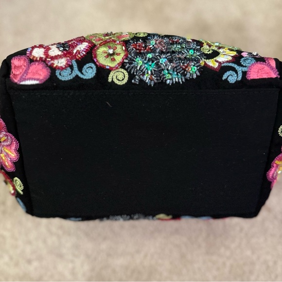 Vera Bradley Limited Edition 25th Anniversary Clutch! - Picture 6 of 8